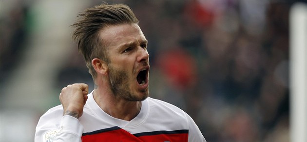 RADOST Z CIZÍHO ÚSP�CHU. David Beckham sice osobn� neskóroval, i tak ale jásá