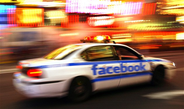 Facebook je zločinu v patách (ilustrační foto) Facebook je zločinu v patách (ilustrační foto)