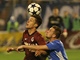 Spar�an V�clav Kadlec v souboji s Anton�nem Fanti�em z Ostravy.