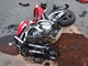 Sra�en� motork�� po p�evozu do nemocnice zem�el. �estn�ctilet� spolujezdkyn� z motocyklu je t�ce zran�n�. (Ilustra�n� sn�mek)