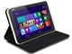 Osmipalcov� tablet Acer Iconia W3. Ochrann� obal slou�� i jako stoj�nek.