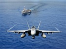 Mimořádnou ukázku "svalů", tzv. Air Power demo, předvedla letadlová loď... Mimořádnou ukázku "svalů", tzv. Air Power demo, předvedla letadlová loď...