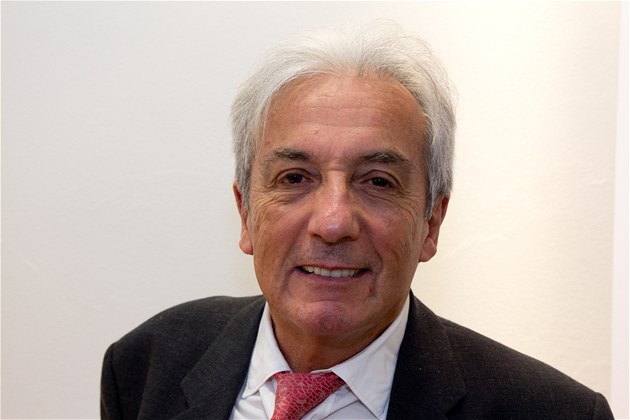Profesor Albert Fert, držitel Nobelovy ceny za fyziku 2007 Profesor Albert Fert, držitel Nobelovy ceny za fyziku 2007