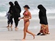 Na n�kter�ch pl��ch ve Spojen�ch arabsk�ch emir�tech jsou zak�zan� bikiny.