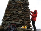 V sedle Tisenjoch ve vý�ce 3210 m nedaleko sedla Hauslab Joch stojí mohyla