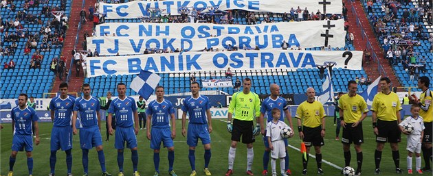 Fanoušci Baníku Ostrava před zápasem s Příbramí vytáhli burcující transparent Fanoušci Baníku Ostrava před zápasem s Příbramí vytáhli burcující transparent