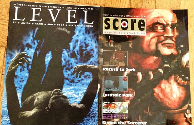 První čísla papírových herních magazínů Level a Score První čísla papírových herních magazínů Level a Score