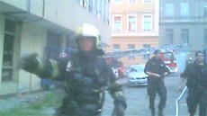 Záchrana ženy z hořícího domu Záchrana ženy z hořícího domu