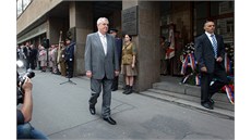 Topic Petr: Prezident Miloš Zeman před budovou Českého rozhlasu. Květnové povstání (5. května 2013, Praha). Topic Petr: Prezident Miloš Zeman před budovou Českého rozhlasu. Květnové povstání (5. května 2013, Praha).
