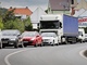 Oprava mostu a kolony na hlavní silnici v Holýšově.