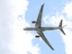 Airbus A330-300 v barvách ČSA prolétá nad letištěm Václava Havla.