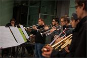 Cestující v pražském metru rozptýlili muzikanti