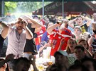 Fanoušci se drží za hlavu při promarněné šanci národního týmu. V pražských... Fanoušci se drží za hlavu při promarněné šanci národního týmu. V pražských...