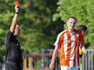 POD SPRCHY. Rozhod�� v divizn�m utk�n� v Rokycanech vylu�uje Patrika K�ssla z