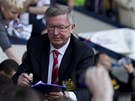 JEŠTĚ AUTOGRAM. Jeden z posledních podpisů ve funkci dal Alex Ferguson před... JEŠTĚ AUTOGRAM. Jeden z posledních podpisů ve funkci dal Alex Ferguson před...