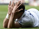 JAK TO? Gareth Bale, k��dlo Tottenhamu, nech�pe v�rok rozhod��ho, kter� mu