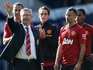 DV� LEGENDY. Na mana�erovo lou�en� dohl�� i Ryan Giggs (vpravo), kter� pod...