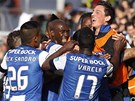 J�SOT. Fotbalist� Porta slav� g�l v duelu s t�mem Pacos Ferreira, po n�m� se