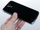 Design novinky zcela vychází z aktuálního top modelu zna�ky Galaxy S 4....