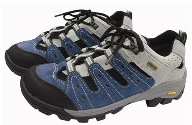 Česká trekingová obuv s membránou Gore-tex Česká trekingová obuv s membránou Gore-tex