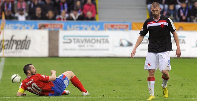 ZÁSADNÍ OKAMŽIK. Plzeňský kapitán Pavel Horváth se ocitl na zemi a pro ZÁSADNÍ OKAMŽIK. Plzeňský kapitán Pavel Horváth se ocitl na zemi a pro