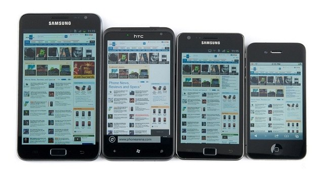 Displeje smartphonů se zvětšují. Pro dnešní špičku je 5" standard Displeje smartphonů se zvětšují. Pro dnešní špičku je 5" standard