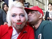 Richard Branson prohrál sázku s majitelem letecké spole�nosti AirAsia Tonym