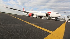 Nový Airbus A330-300 na ploše Letiště Václava Havla. Nový Airbus A330-300 na ploše Letiště Václava Havla.