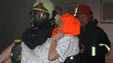 Hasi�i museli z domova pro seniory v pra�ských Male�icích evakovat 27 lidí.