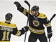 POSTUP JE N��. Gregory Campbell (vlevo) a Nathan Horton z Bostonu slav�