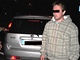 Str�n�ky auto zaujalo, kdy� se ve t�i r�no podez�ele pomalu sunulo pod�l prav�