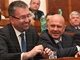 Majitel� Ban�ku Ostrava Petr �afar��k a Libor Ad�mek p�ed hlasov�n�m o prodeji