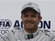 RYCHLÁ TROJKA. Vítěz kvalifikace Velké ceny Monaka Nico Rosberg pózuje s druhým