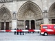 Ve slavné pařížské katedrále Notre-Dame se zastřelil člověk.