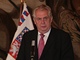 Prezident Milo� Zeman a ministr �kolstv� Petr Fiala oznamuj� na tiskov�