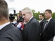 Prezident Milo� Zeman p�ich�z� na posledn� rozlou�en� s Valtrem Kom�rkem v