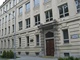 Stovky student� olomouck�ho Slovansk�ho gymn�zia podepsaly petici kv�li propu�t�n� obl�ben� u�itelky. ��daj� od �editele vysv�tlen� tohoto rozhodnut�.