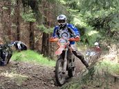 Jednotlivci i dvojice provětrali v závodě v Zašové své motocykly