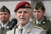Výstava před generálním štábem přibližuje spolupráci armády a rady dětí a mládeže
