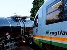Kamion vjel p�ed vlak na p�ejezdu s fungující sv�telnou signalizací.