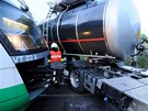 Kamion vjel p�ed vlak na p�ejezdu s fungující sv�telnou signalizací.
