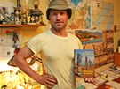 Cestovatel Marek Šimíček se svou knihou o Bajkalu. Cestovatel Marek Šimíček se svou knihou o Bajkalu.