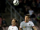 Spar�ansk� z�lo�n�k Luk� V�cha (vpravo) a jeho spoluhr�� Marek Mat�jovsk� v