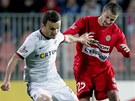 David Lavata ze Sparty v souboji s Tom�em Frejlachem z Brna.  