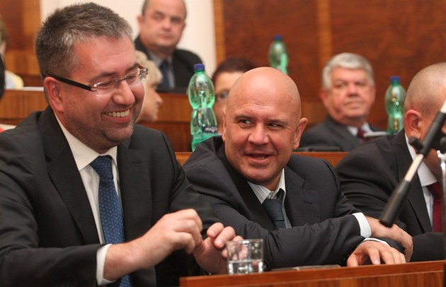 Majitelé Baníku Ostrava Petr Šafarčík a Libor Adámek před hlasováním o prodeji Majitelé Baníku Ostrava Petr Šafarčík a Libor Adámek před hlasováním o prodeji