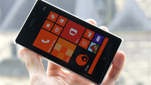 V kancelá�ích �eského zastoupení Nokie jsme mohli krátce vyzkou�et nový Windows...