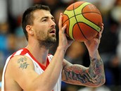 Radoslav Rančík z Nymburka střílí na koš Prostějova během finále basketbalové Radoslav Rančík z Nymburka střílí na koš Prostějova během finále basketbalové