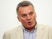 Primátor Bohuslav Svoboda po jednání klubu pražských zastupitelů za ODS (21. Primátor Bohuslav Svoboda po jednání klubu pražských zastupitelů za ODS (21.