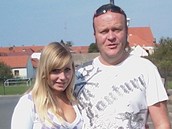 Kytaru s podpisy členů skupiny Lucie vydražila pro svého tátu třiadvacetiletá Kytaru s podpisy členů skupiny Lucie vydražila pro svého tátu třiadvacetiletá