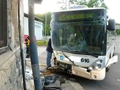 Nehoda autobusu v centru Liberce (22. kv�tna 2013)